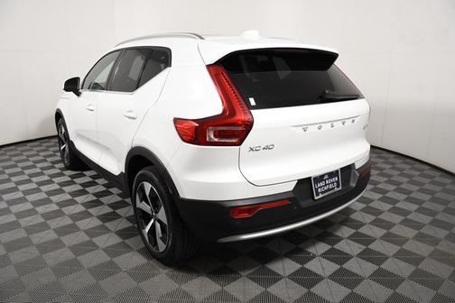 2025 Volvo XC40 B5 Plus Bright Theme