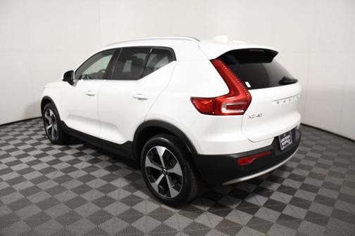 2025 Volvo XC40 B5 Plus Bright Theme