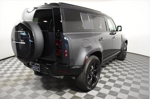 2025 Land Rover Defender 110 P400 X-Dynamic SE