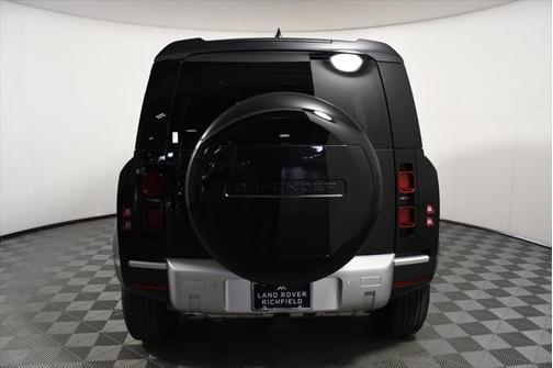 2025 Land Rover Defender 110 P300