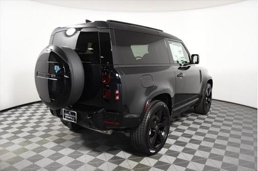 2025 Land Rover Defender 90 P400 X-Dynamic SE