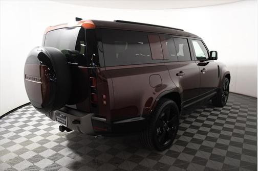 2025 Land Rover Defender 130 P400 X-Dynamic SE