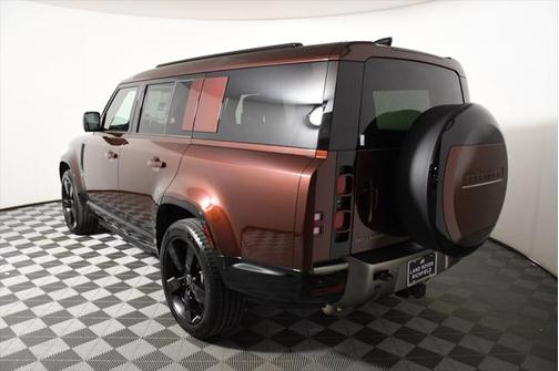2025 Land Rover Defender 130 P400 X-Dynamic SE