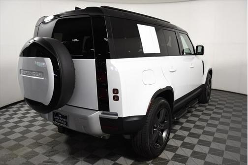 2025 Land Rover Defender 110 P300