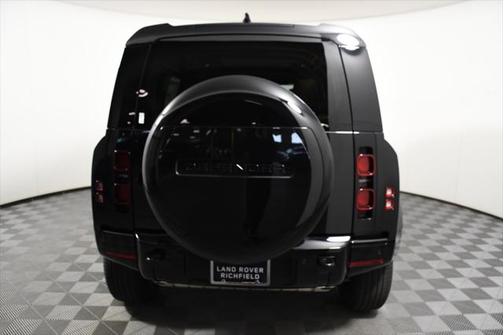 2025 Land Rover Defender 110 P400 X-Dynamic SE