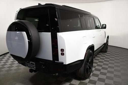 2025 Land Rover Defender 130 P400 X-Dynamic SE