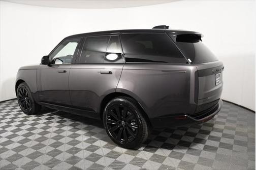 2025 Land Rover Range Rover P530 SE