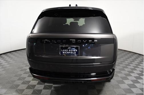 2025 Land Rover Range Rover P530 SE