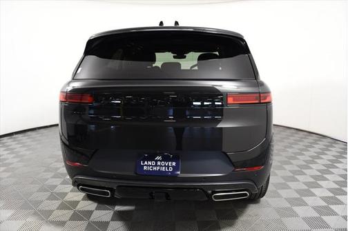 2025 Land Rover Range Rover Sport SE