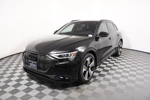 2022 Audi e-tron Premium Plus