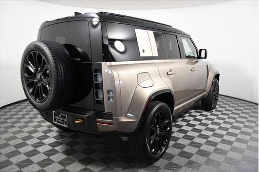 2025 Land Rover Defender 110 V8