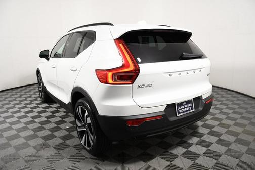 2025 Volvo XC40 B5 Plus Dark Theme