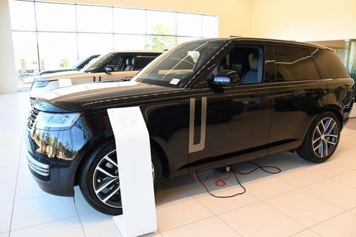 2025 Land Rover Range Rover P400 SE