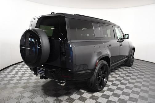 2026 Land Rover Defender V8