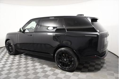 2025 Land Rover Range Rover P530 SE 7 Seat