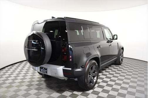 2025 Land Rover Defender 110 P400 S