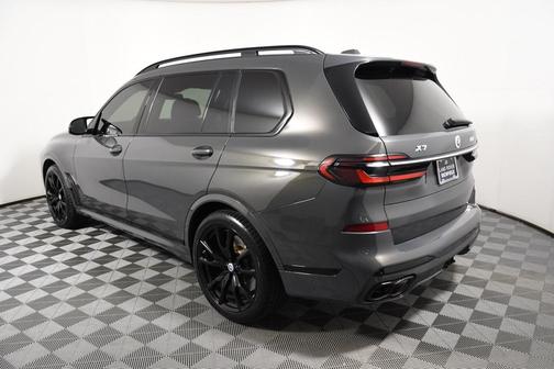 2023 BMW X7 M60i