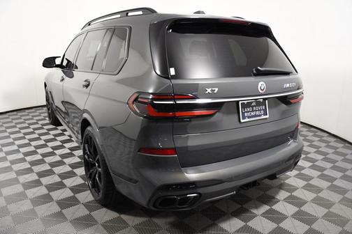 2023 BMW X7 M60i