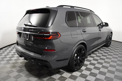 2023 BMW X7 M60i