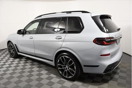 2023 BMW X7 M60i