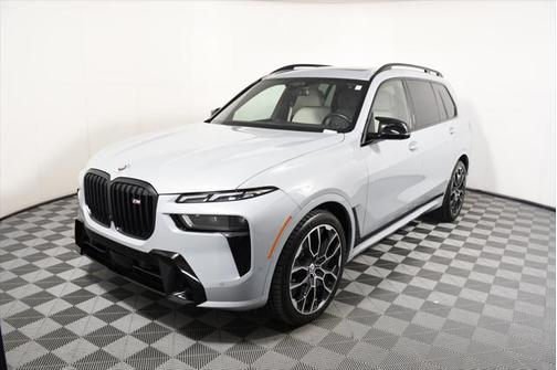 2023 BMW X7 M60i