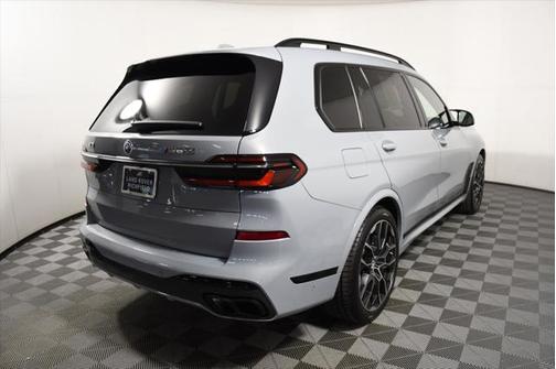 2023 BMW X7 M60i