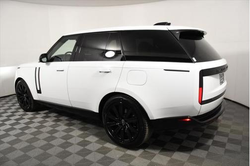 2025 Land Rover Range Rover P550e SE