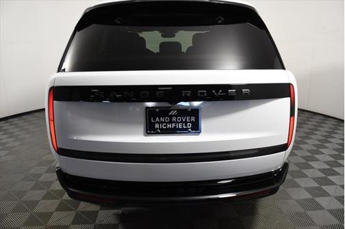 2025 Land Rover Range Rover P550e SE