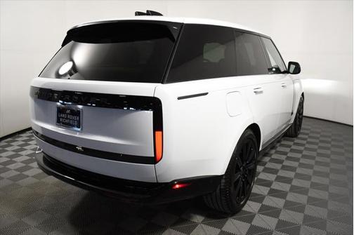 2025 Land Rover Range Rover P550e SE