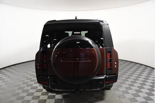 2025 Land Rover Defender 130 P400 X-Dynamic SE