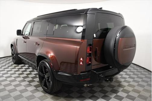 2025 Land Rover Defender 130 P400 X-Dynamic SE