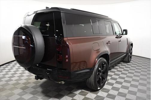 2025 Land Rover Defender 130 P400 X-Dynamic SE
