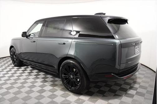 2025 Land Rover Range Rover P400 SE 7 Seat