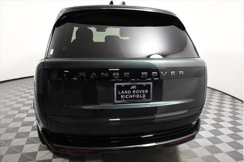 2025 Land Rover Range Rover P400 SE 7 Seat