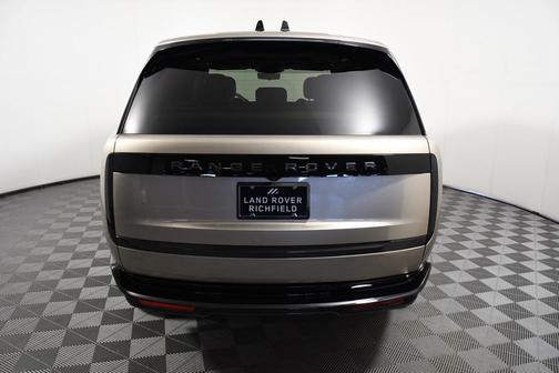 2025 Land Rover Range Rover P400 SE
