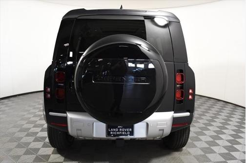 2025 Land Rover Defender 110 P300