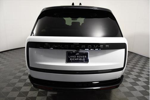 2025 Land Rover Range Rover P400 SE 7 Seat