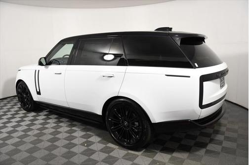 2025 Land Rover Range Rover P400 SE 7 Seat