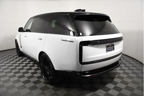 2025 Land Rover Range Rover P400 SE 7 Seat