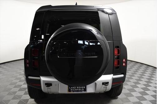 2025 Land Rover Defender 110 P300