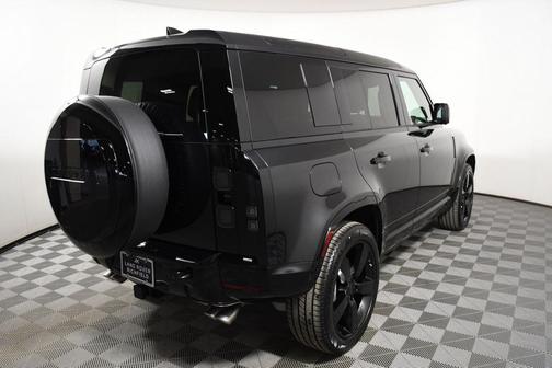 Santorini Blk 2026 Land Rover Defender P500 X-Dynamic SE