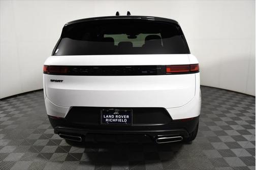 2025 Land Rover Range Rover Sport SE