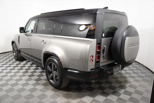2025 Land Rover Defender 130 P400 X-Dynamic SE