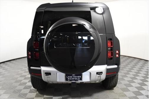 2025 Land Rover Defender 110 P300
