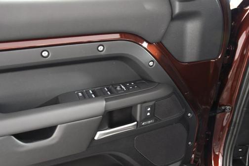 2026 Land Rover Defender P400 X-Dynamic SE