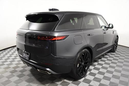 2025 Land Rover Range Rover Sport SE