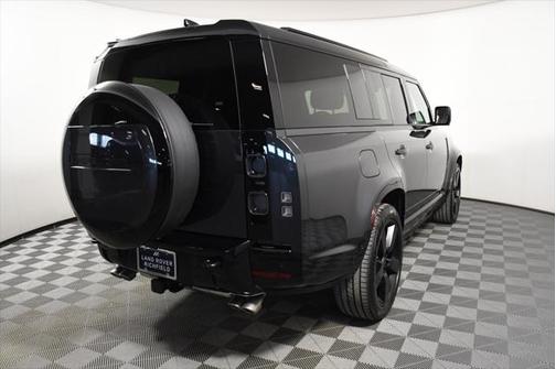 2025 Land Rover Defender V8