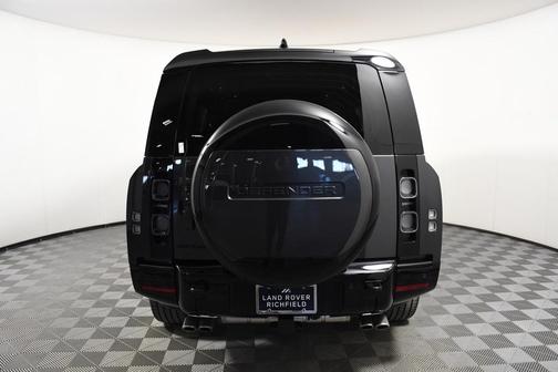 2025 Land Rover Defender V8
