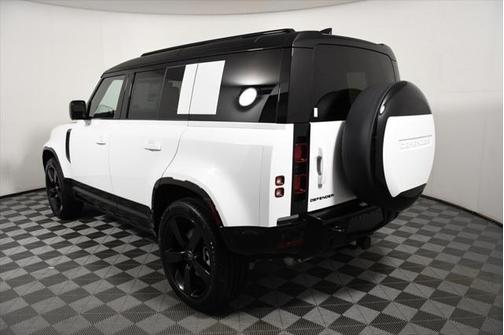 2025 Land Rover Defender 110 P400 X-Dynamic SE