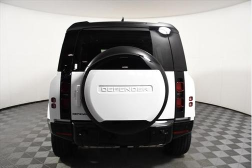2025 Land Rover Defender 110 P400 X-Dynamic SE
